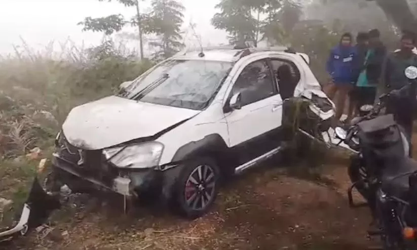 ബൈക്കപകടത്തിൽ രണ്ടുപേർ മരിച്ചു; വിവരമറിഞ്ഞ് പുറപ്പെട്ട മൂന്നുപേർ കാറപകടത്തിൽ മരിച്ചു