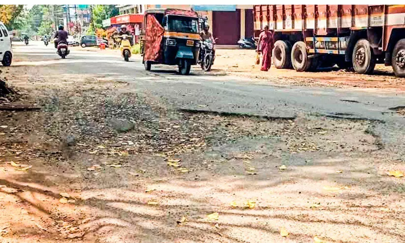 ഈ റോഡൊന്ന് നന്നാക്കി കൂടേ? എത്ര തവണ പറയണം