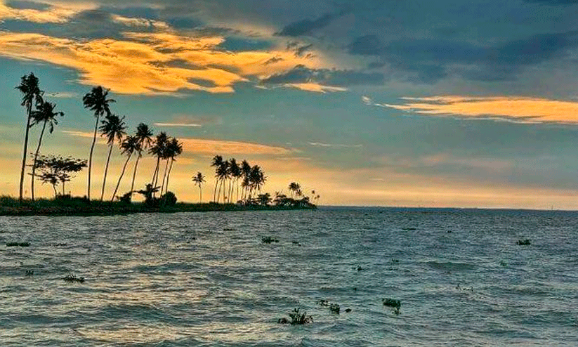 vembanadu lake