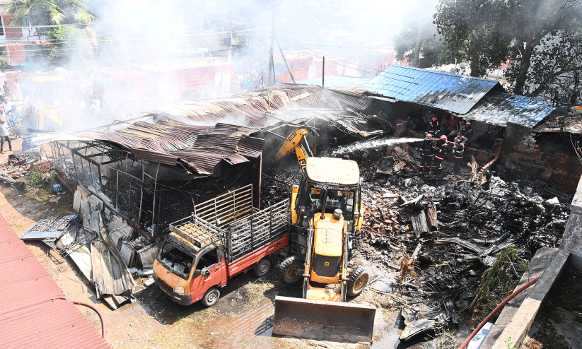 കൊല്ലത്ത്​ ഹാർഡ്​​വെയർ ​കട​യിൽ വൻ തീപിടിത്തം