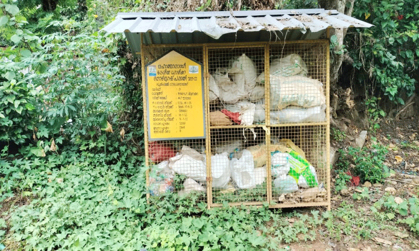 മാ​ലി​ന്യം ത​ള്ളി​യാ​ൽ മ​തി​യോ... നീ​ക്കം ചെ​യ്യേ​ണ്ടേ?