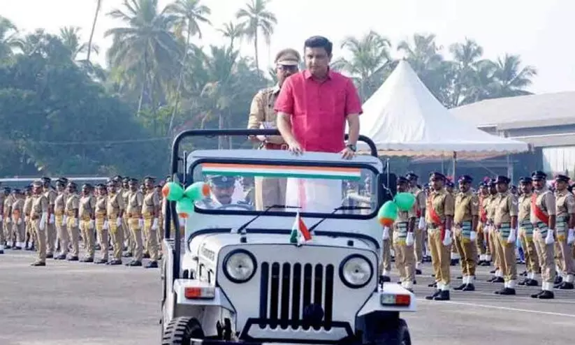 police vehicle, kozhikode news