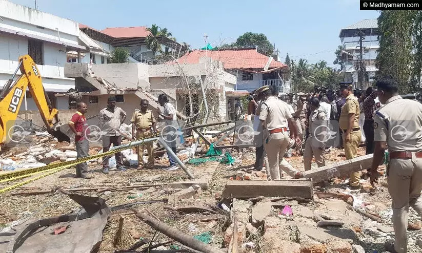 അനധികൃത പടക്ക സംഭരണ കേന്ദ്രത്തിൽ സ്‌ഫോടനം; ര​ണ്ടു​ മ​ര​ണം