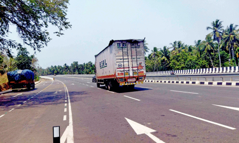 vehicles passing through Thalssery- mahi bypass road