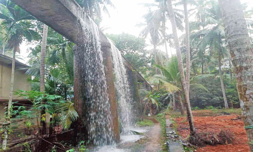 ഇ​റി​ഗേ​ഷ​ൻ അ​നാ​സ്ഥ; അ​ക്വ​ഡേ​റ്റു​ക​ൾ ചോ​ർ​ന്ന് വെ​ള്ളം പാ​ഴാ​കു​ന്നു