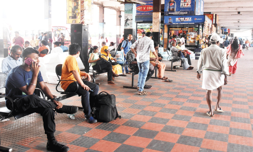 അസൗകര്യങ്ങൾ തമ്പടിച്ച് മൊഫ്യൂസിൽ സ്റ്റാൻഡ്