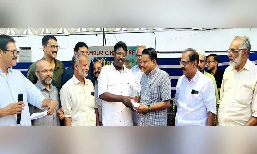 handing KMCCs fund for nilambur CH center iftar meet