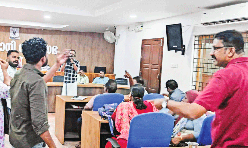 Ponnani Municipal Council meeting