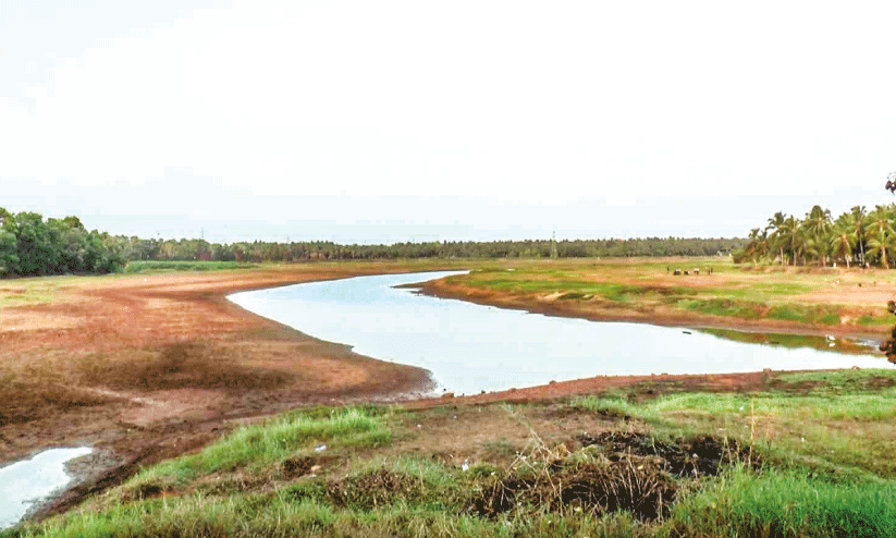 ബി​യ്യം റ​ഗു​ലേ​റ്റ​റി​ന് സ​മീ​പ​ത്തെ മ​ണ​ൽ​തി​ട്ട നീ​ക്ക​ൽ; വാ​ഗ്ദാ​നം പാ​ഴ്വാ​ക്കാ​യി