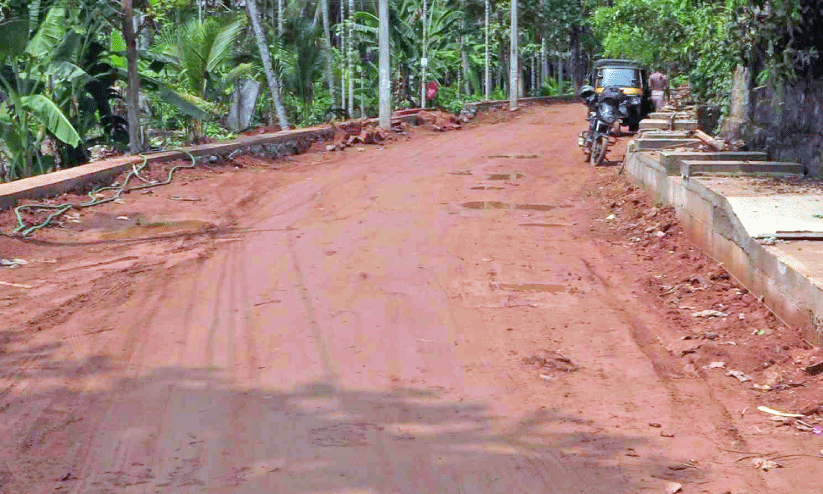 Mutheri-Kallurutty Road; A miserable journey through a mud pit