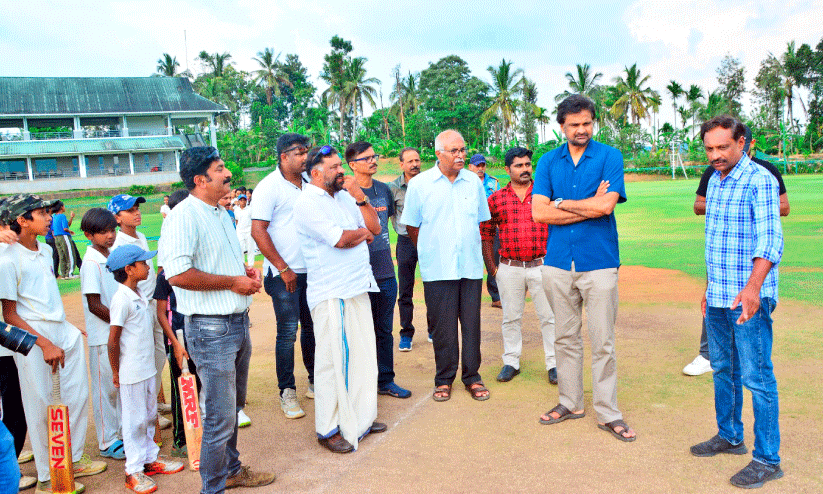 Former Indian cricketer Javagal Srinath visits Krishnagiri Stadium