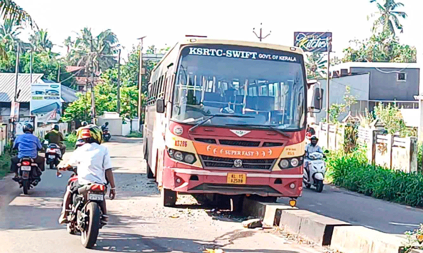The Swift bus rammed into the divider