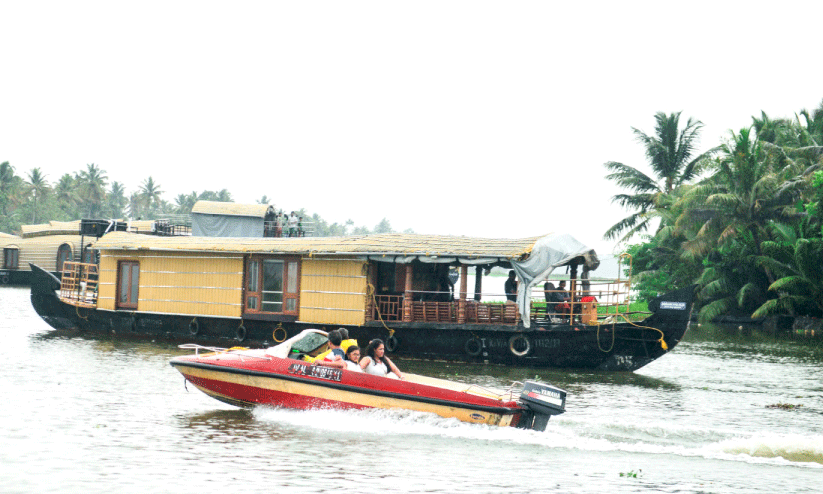 Kumarakam, Monsoon tourism