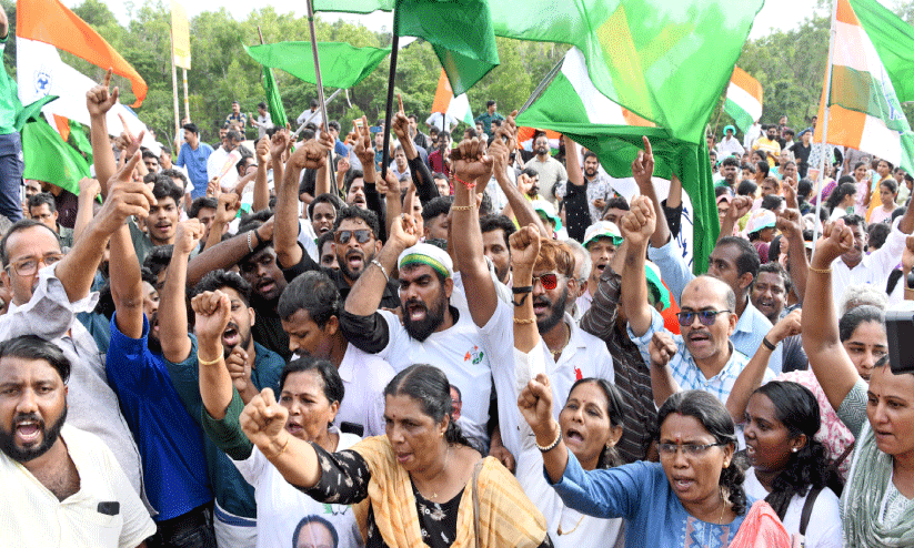 രാ​ഷ്ട്രീ​യ, സാ​മു​ദാ​യി​ക സ​ന്തു​ല​നം തോ​ൽ​പി​ക്കു​ന്ന​ത്​ ആ​ര്​?