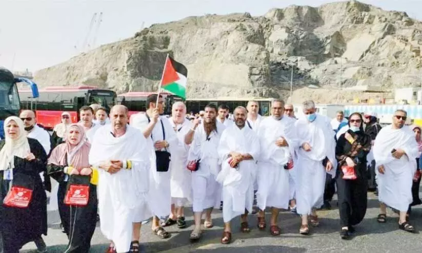 Palestinian Hajj Pilgrims in Makkah