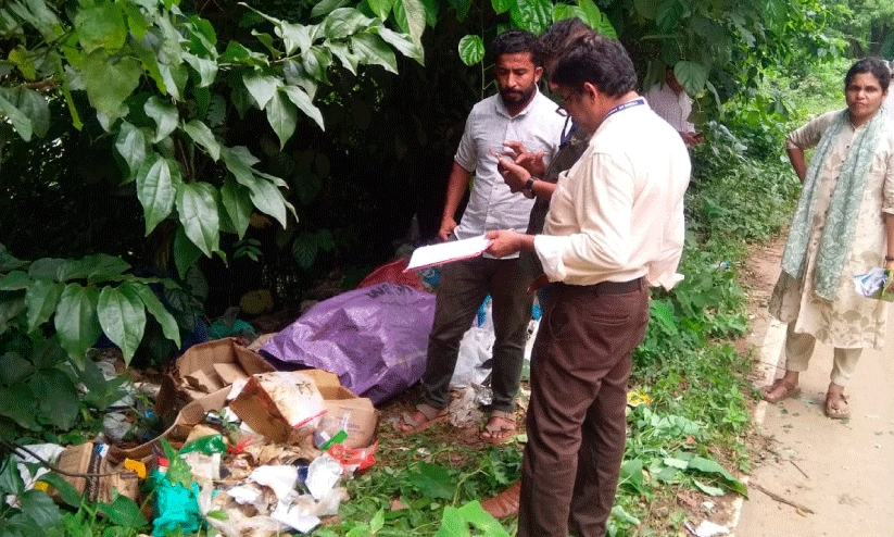 The district enforcement pushed waste on the river near Mannur Palat. Squad and Panchayat Vigilance Team are checking