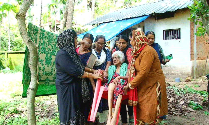 എ​ട​ത്തി​രു​ത്തി ഗ്രാ​മ​പ​ഞ്ചാ​യ​ത്തും ജ​ന​മൈ​ത്രി പൊ​ലീ​സും ഇ​ട​പ്പെ​ട്ടു; കൊ​ച്ചാ​മി​ന ഇ​നി ദ​യ അ​ഗ​തി മ​ന്ദി​ര​ത്തി​ൽ