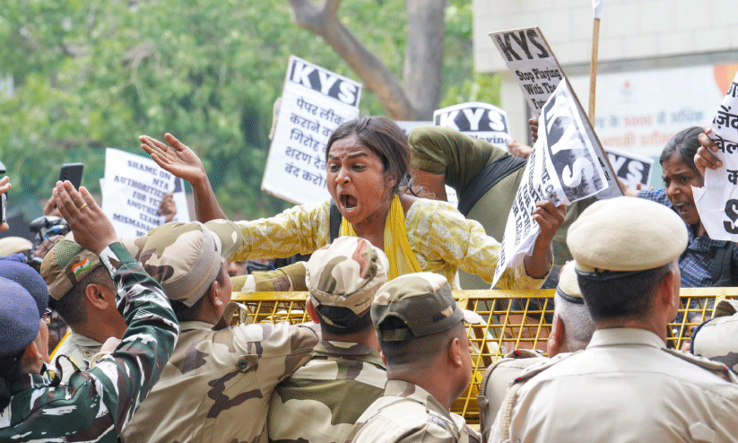 Students protest in front of Shastri Bhavan