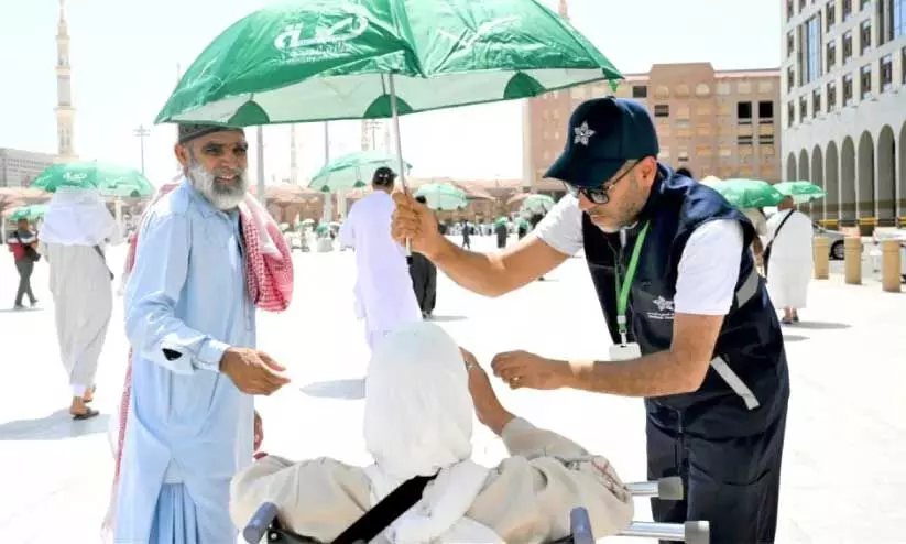 Distributing umbrellas to pilgrims in Madinah