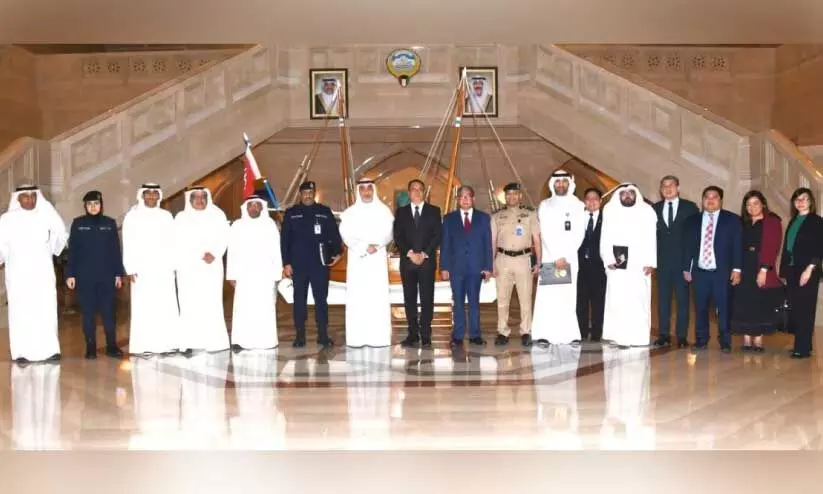 Sheikh Fahad Yousef Saud Al-Sabah with representatives of the Philippines