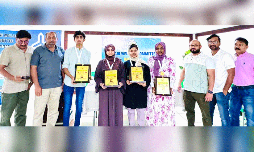ponnani welfare committee Dammam chapter handed over education awards