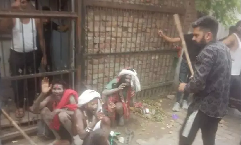 Hindus attacked by hindutva group