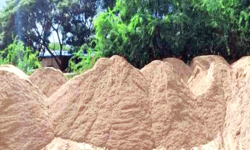 വളപട്ടണം പുഴയോരത്ത് വീണ്ടും മണൽ മാഫിയ പിടിമുറുക്കുന്നു