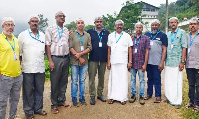 ദു​ര​ന്ത മേ​ഖ​ല​യി​ലെ ക​മ്യൂ​ണി​റ്റി കി​ച്ച​ൺ ടീം