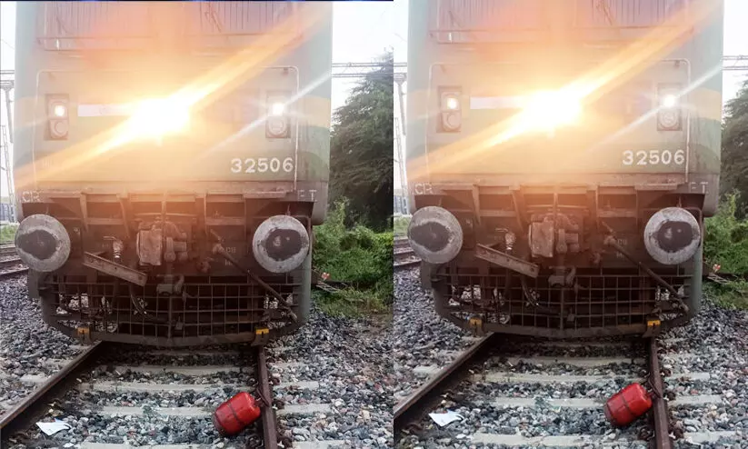 Gas cylinder lying on the railway tracks in Kanpur