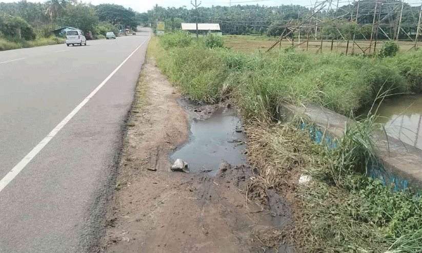 ക​ട​വ​ല്ലൂ​രി​ൽ മാ​ലി​ന്യം ത​ള്ള​ൽ പ​തി​വാ​കു​ന്നു