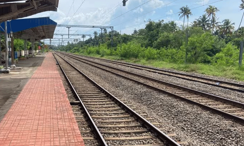 സിൽവർ ലൈൻ, ശബരി പാത; പുനരാലോചനയില്ല