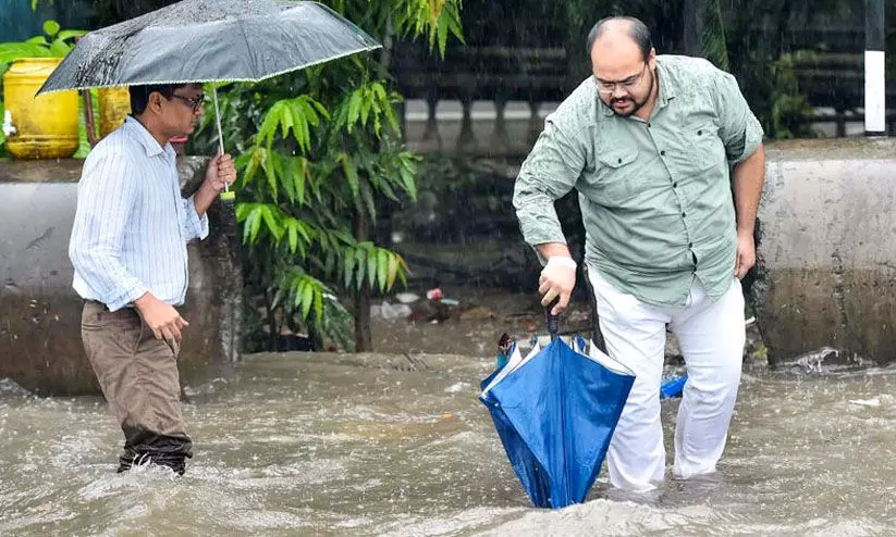 ദാന ചുഴലിക്കാറ്റ്: പശ്ചിമ ബംഗാളിൽ രണ്ട് മരണം കൂടി, ആകെ മരണം നാലായി