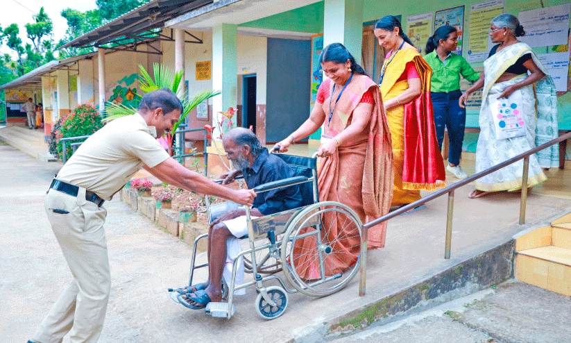 ആ​ര​വം ഗം​ഭീ​രം, പോ​ളി​ങ്ങി​ൽ നി​രാ​ശ