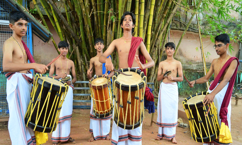 താ​യ​മ്പ​ക​യി​ൽ ച​രി​ത്ര​ത്തി​ന്റെ താ​ള​പ്പെ​രു​ക്കം