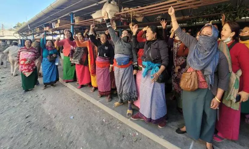 മണിപ്പൂർ: വൻ സമ്മർദത്തിൽ സംസ്ഥാന സർക്കാർ; കുക്കികൾക്കെതിരെ കേന്ദ്രം നടപടിയെടുക്കണമെന്ന് ആവശ്യപ്പെടും