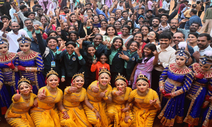 കലാകിരീടത്തിൽ മുത്തമിട്ട് കരുനാഗപ്പള്ളി