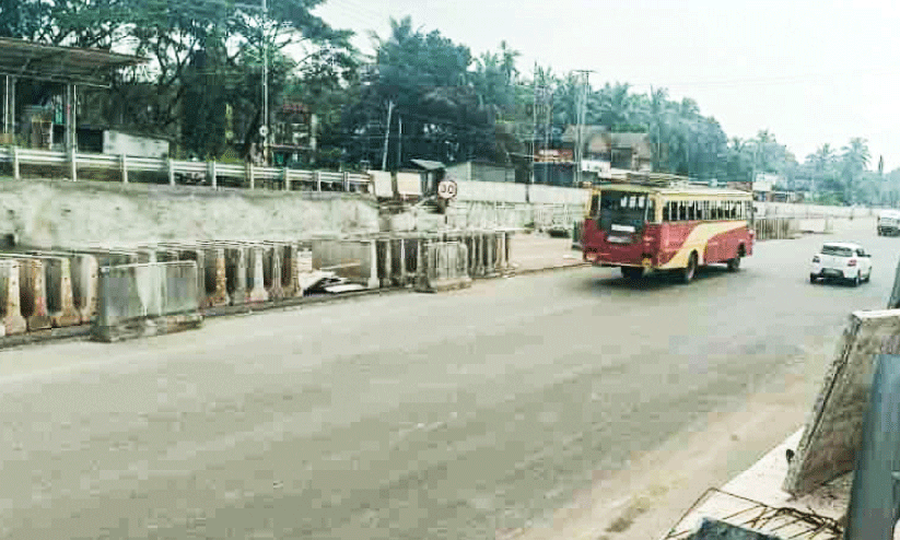 ദേ​ശീ​യ​പാ​ത തു​റ​ന്ന​തോ​ടെ ക​ക്കാ​ട് ബ​സു​ക​ൾ നി​ർ​ത്തു​ന്നി​ല്ല; ന​ട​പ​ടി​യെ​ടു​ക്കു​മെ​ന്ന് ഗ​താ​ഗ​ത മ​ന്ത്രി​യു​ടെ ഓ​ഫി​സ്