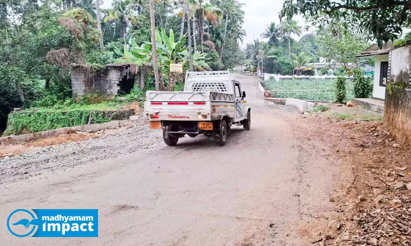 പ​ണി​തി​ട്ടും പ​ണി​തി​ട്ടും നി​ർ​മാ​ണം പൂ​ർ​ത്തി​യാ​ക്കാ​ത്ത​ മുളവൂർ കുരിയംപുറം കലുങ്ക് പൂർത്തിയാക്കി റോഡ് തുറന്നു