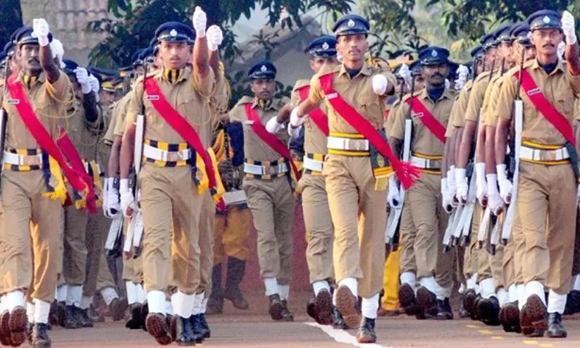 ബിരുദധാരികൾക്ക് വമ്പൻ അവസരം; കേരള പൊലീസിൽ സബ് ഇൻസ്പെക്ടറാകാം, തുടക്ക ശമ്പളം 45,600