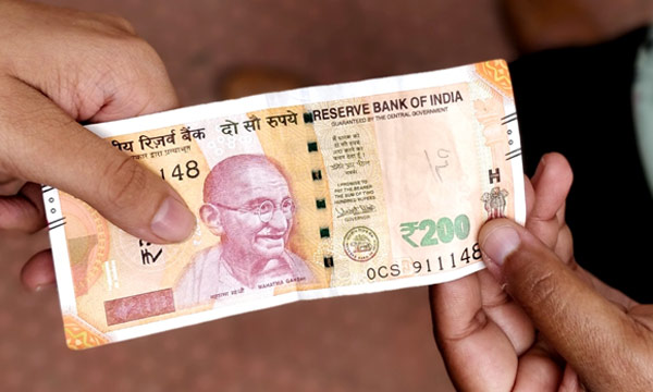 200-note-in-hand