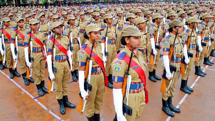 നാപ്​കിൻ സ്​​േറ്റാക്കുണ്ടോയെന്ന്​ അന്വേഷിക്കുന്ന ജോലിയും പൊലീസിന്​; പ്രതിഷേധം ശക്തം 