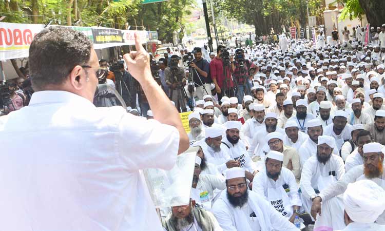 താമസം രാജ്​ഭവനിലെങ്കിലും ഗവർണറുടെ ജോലി ബി.ജെ.പി പ്രസിഡൻറി​േൻറത്​- മുരളീധരൻ