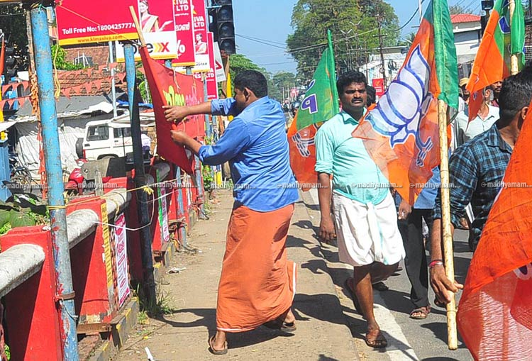 ആള്‍ക്കൂട്ട ആക്രമണം