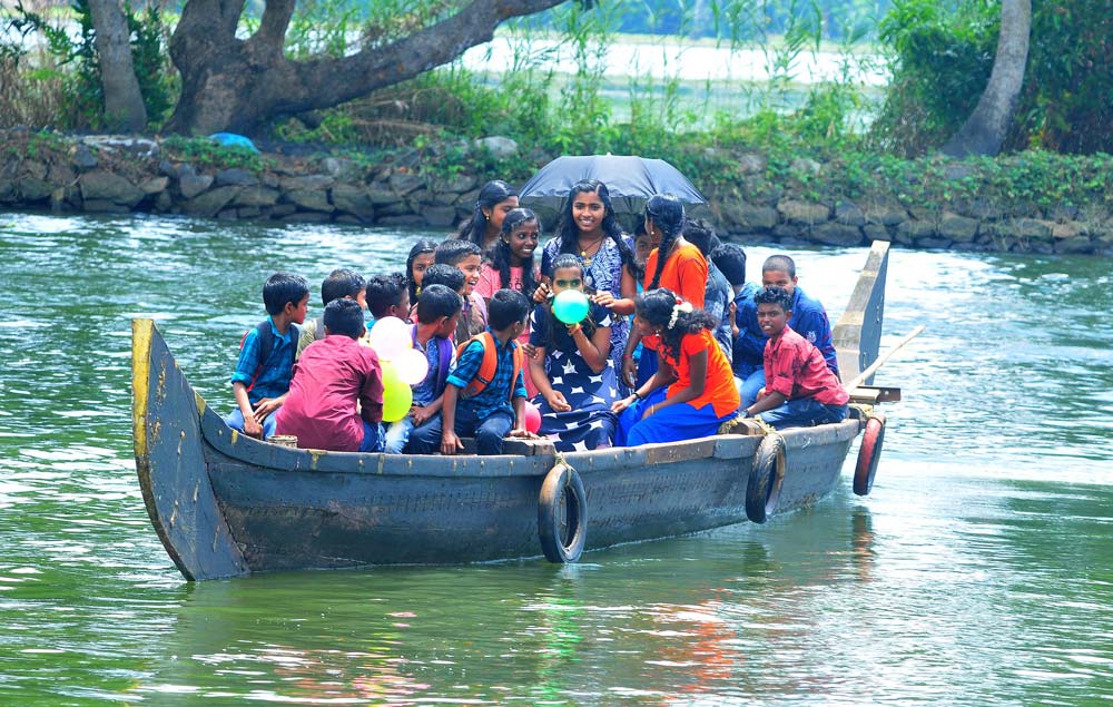 അ​റി​വിൻെറ തോ​ണി...