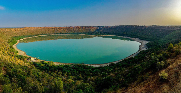 lonar-lake2