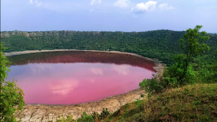 lonar-lake