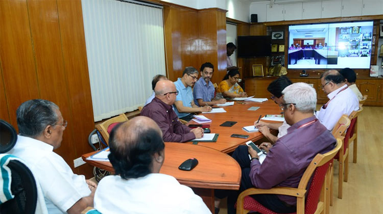 ക്യാമ്പുകളിലുള്ളവർക്ക് സൗകര്യങ്ങൾ ഉറപ്പാക്കണം; ശുചീകരണം ഊർജിതമാക്കണം -മുഖ്യമന്ത്രി