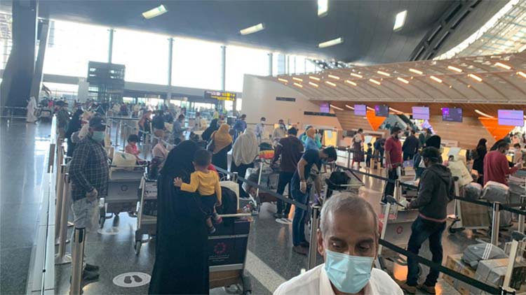 qatar-airport-passengers