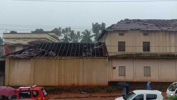 കണ്ണൂരിൽ ചുഴലിക്കാറ്റ്​; പാൽച്ചുരത്തിൽ മണ്ണിടിച്ചിൽ